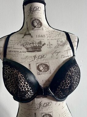 💃 Victoria’s Secret 38DD Lace Bra – Because the Girls Deserve Luxury! 💃